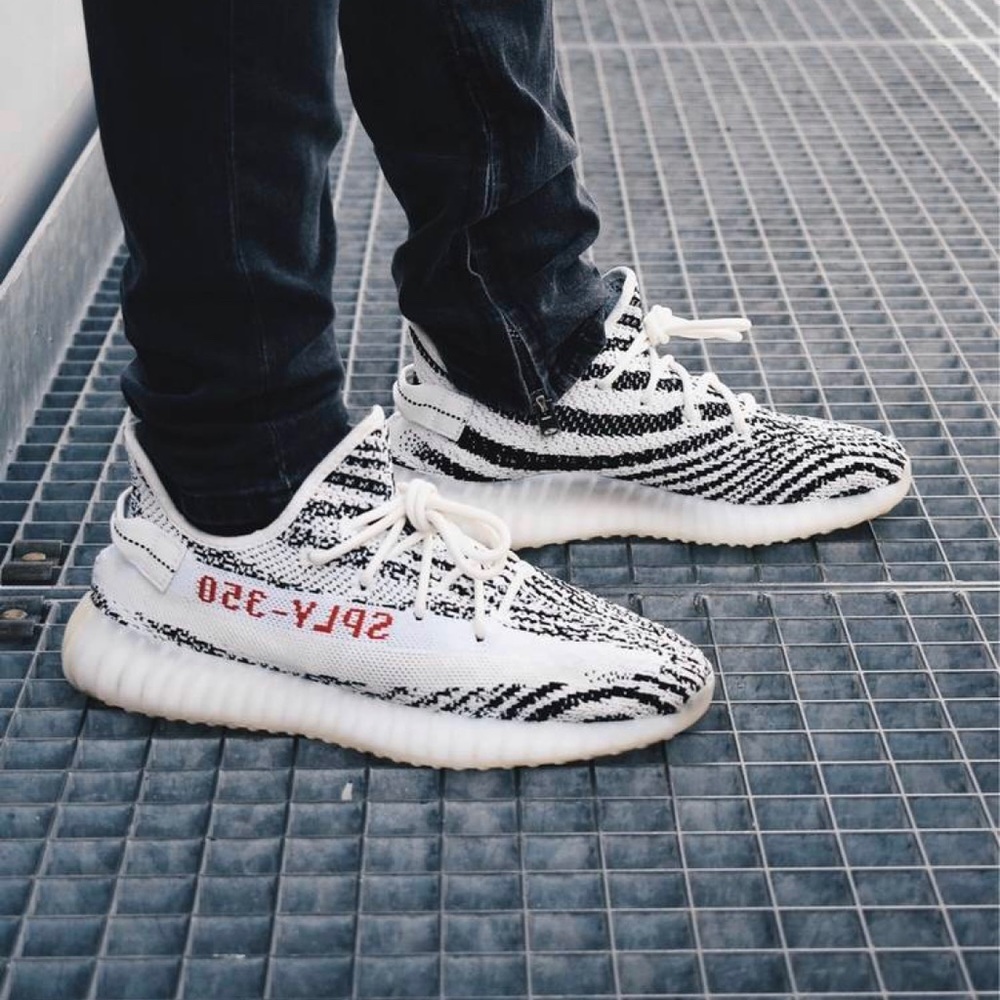 ✨Yeezy boost 350 V2 “zebra”2017 USED with orig. box, size 4.5✨